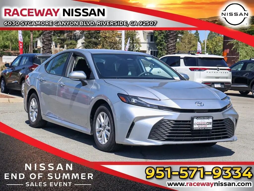 2025 Toyota Camry SE — photo 1 of 1