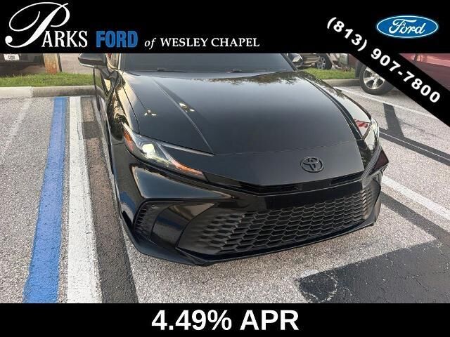 2025 Toyota Camry SE — photo 1 of 1