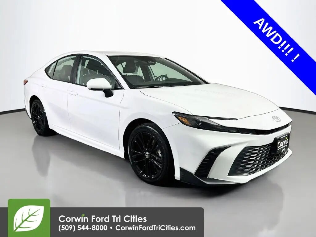 2025 Toyota Camry SE — photo 1 of 13