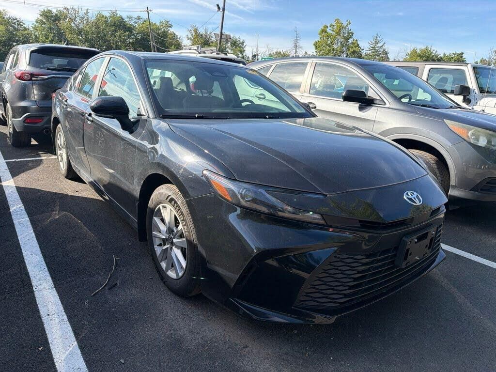 2025 Toyota Camry LE — photo 1 of 1