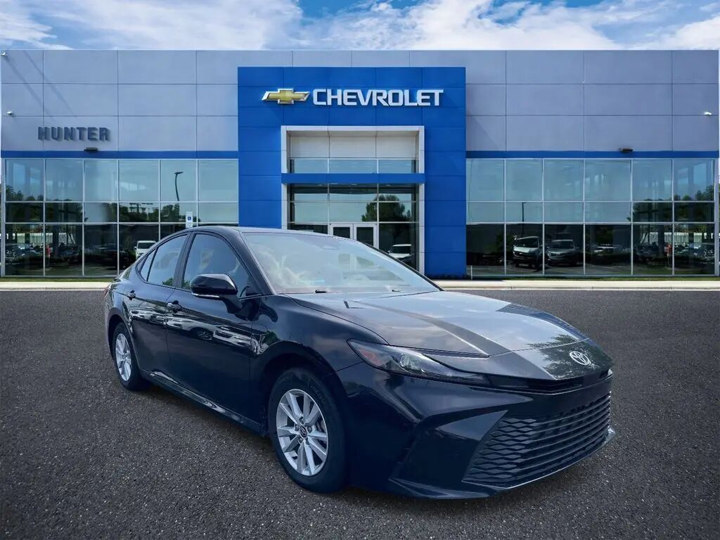 2025 Toyota Camry LE — photo 1 of 13