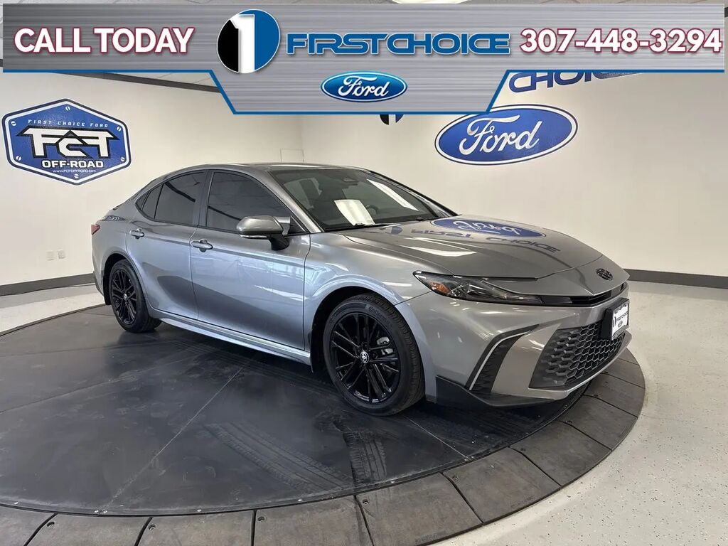 2025 Toyota Camry SE — photo 1 of 13