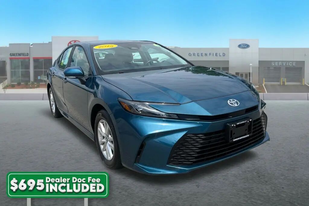 2025 Toyota Camry LE — photo 1 of 13