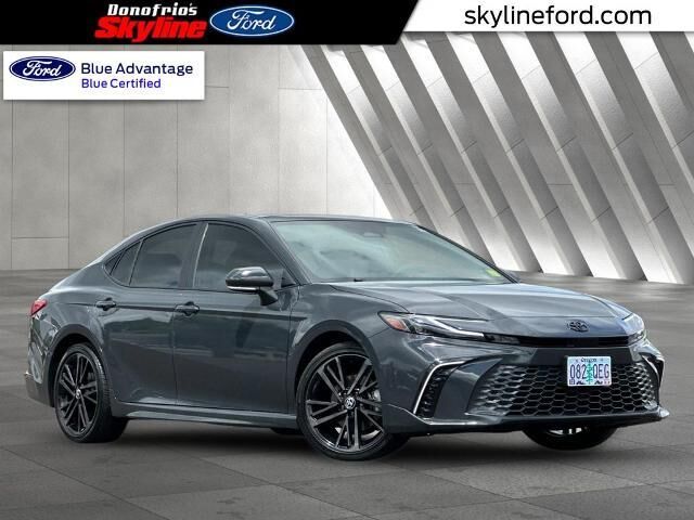2025 Toyota Camry SE — photo 1 of 13