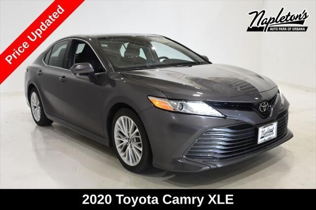 2020 Toyota Camry XLE — photo 1 of 13