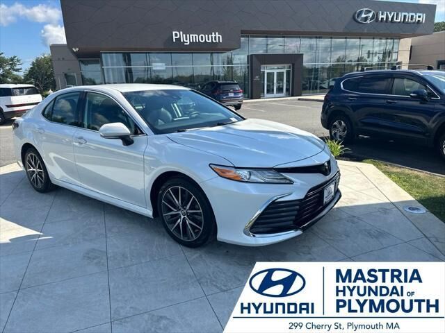 2021 Toyota Camry XLE — photo 1 of 13