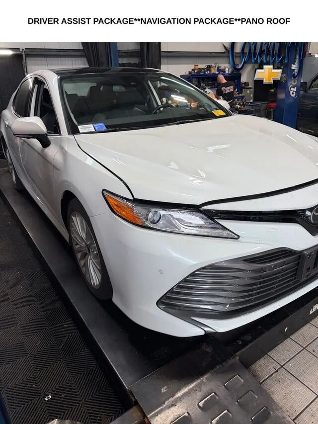 2020 Toyota Camry XLE — photo 1 of 13