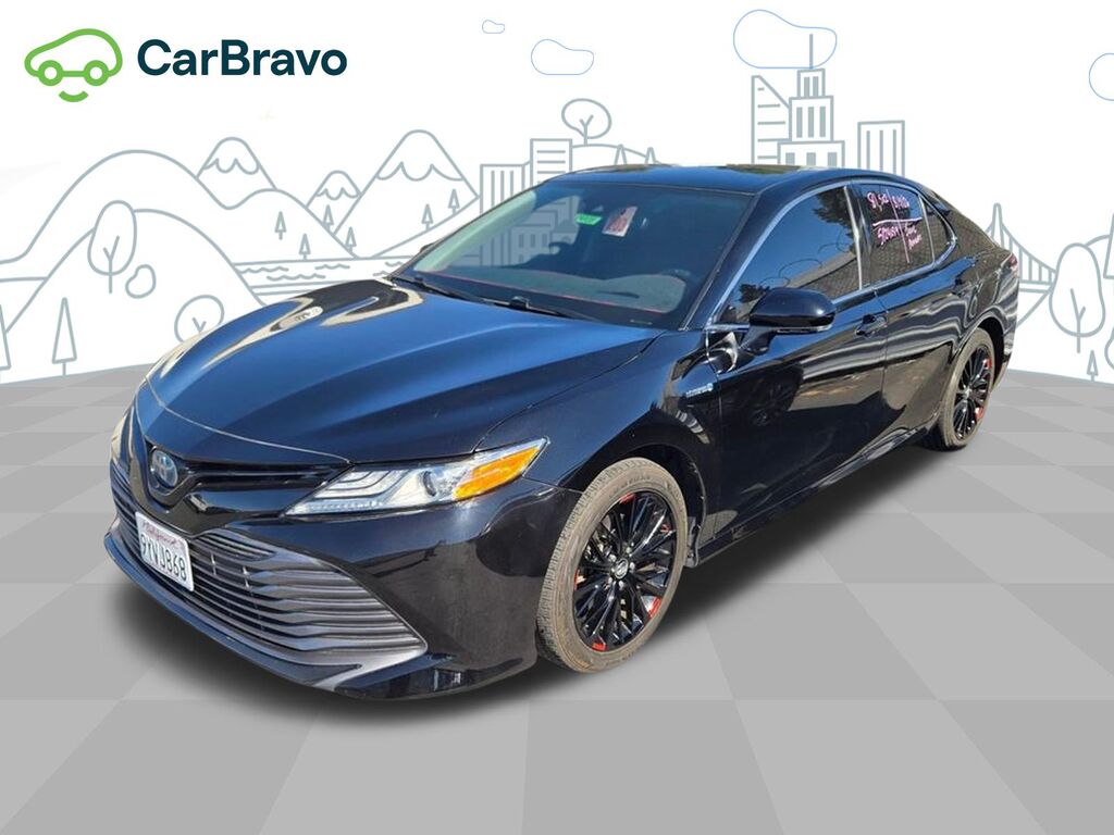 2020 Toyota Camry Hybrid XLE — photo 1 of 6