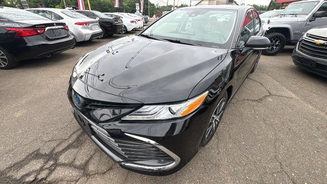 2022 Toyota Camry Hybrid XLE