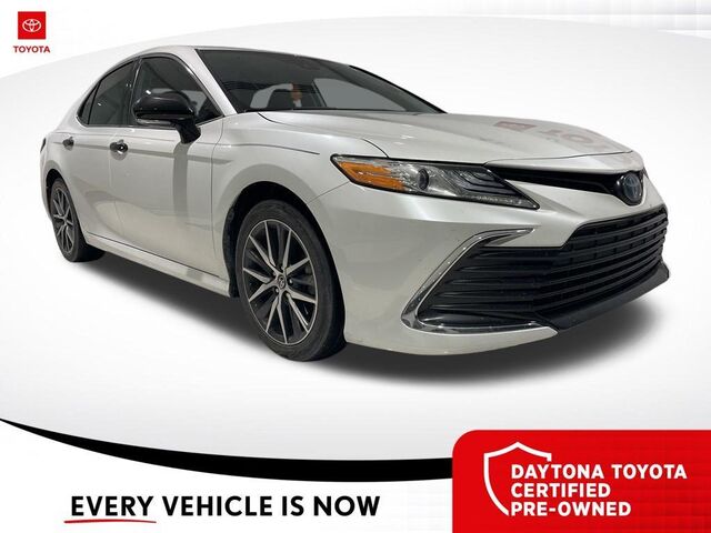 2022 Toyota Camry Hybrid XLE