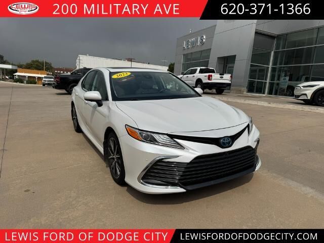 2023 Toyota Camry Hybrid XLE