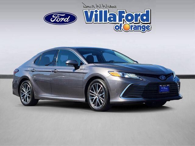2023 Toyota Camry Hybrid XLE