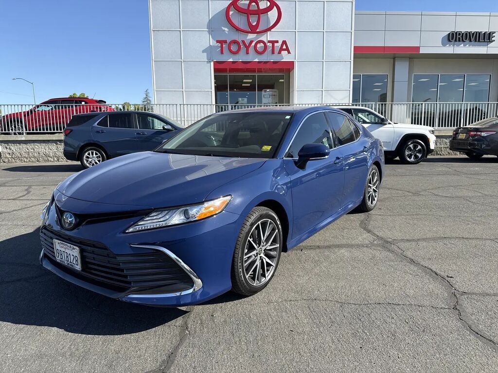 2023 Toyota Camry Hybrid XLE — photo 1 of 13
