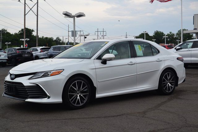 2022 Toyota Camry Hybrid XLE