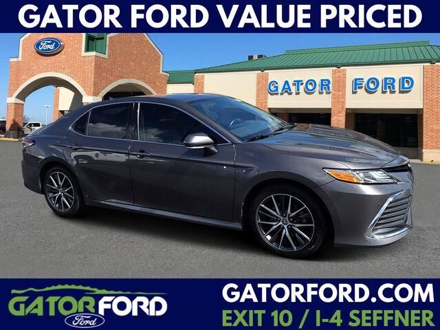 2023 Toyota Camry Hybrid XLE