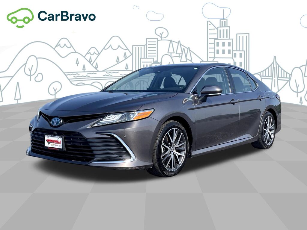 2024 Toyota Camry Hybrid XLE — photo 1 of 7