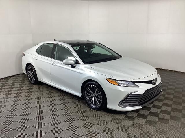 2023 Toyota Camry XLE V6 — photo 1 of 13