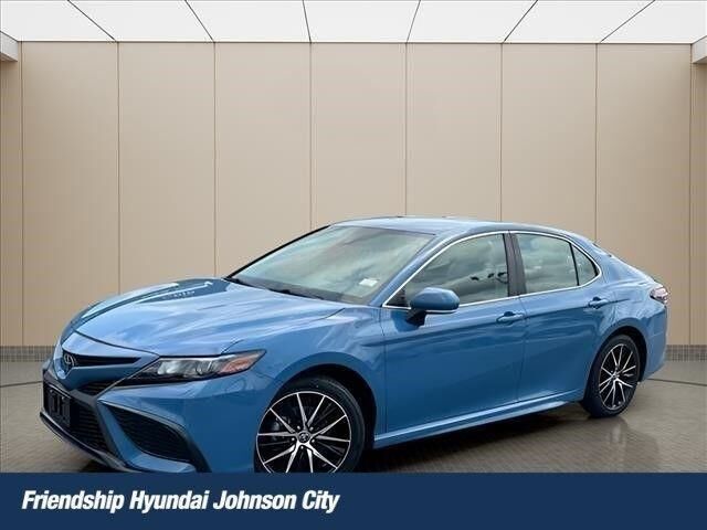 2024 Toyota Camry SE — photo 1 of 13
