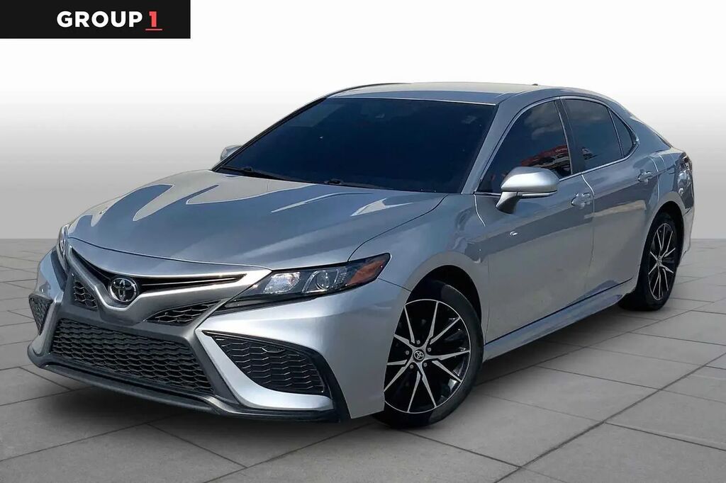 2024 Toyota Camry SE — photo 1 of 12