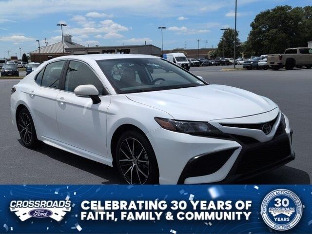2024 Toyota Camry SE — photo 1 of 2