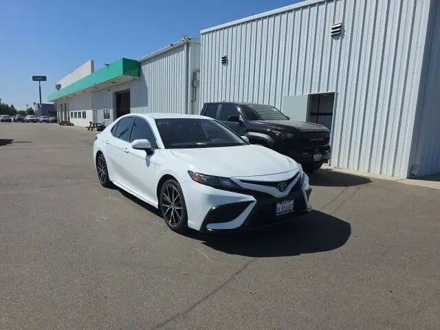2021 Toyota Camry SE — photo 1 of 5