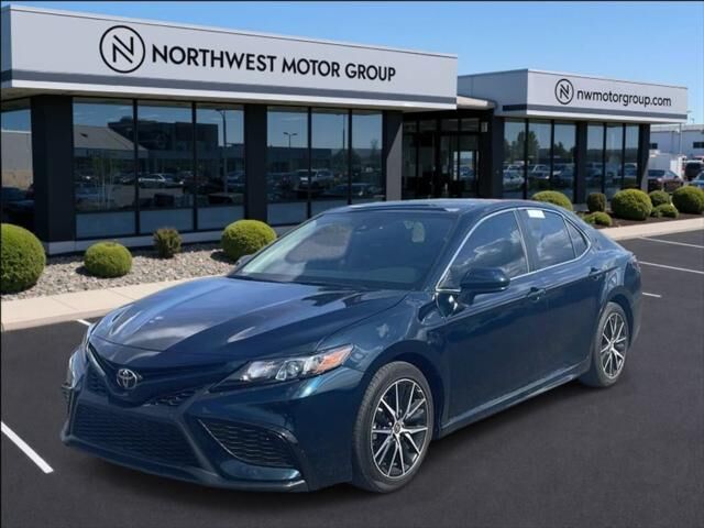 2024 Toyota Camry SE — photo 1 of 13