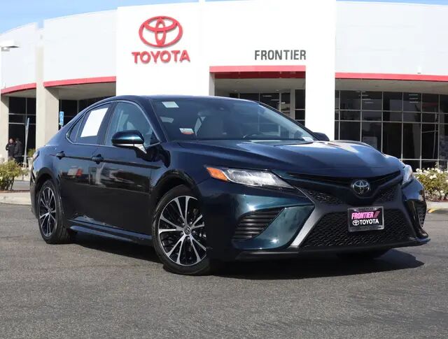 2020 Toyota Camry SE