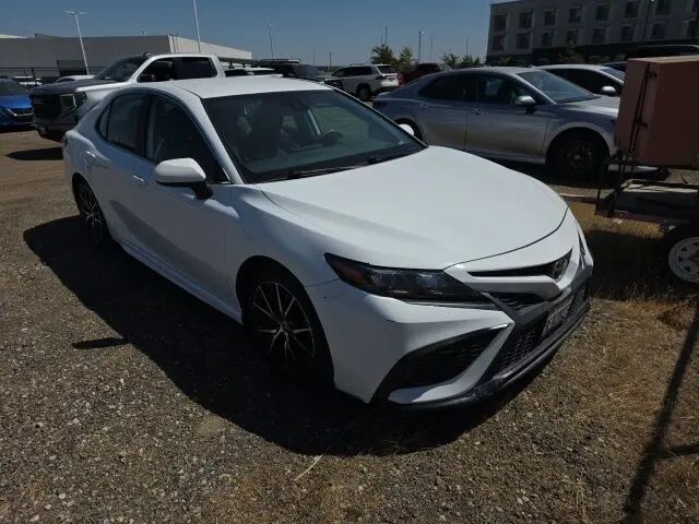 2021 Toyota Camry SE — photo 1 of 5