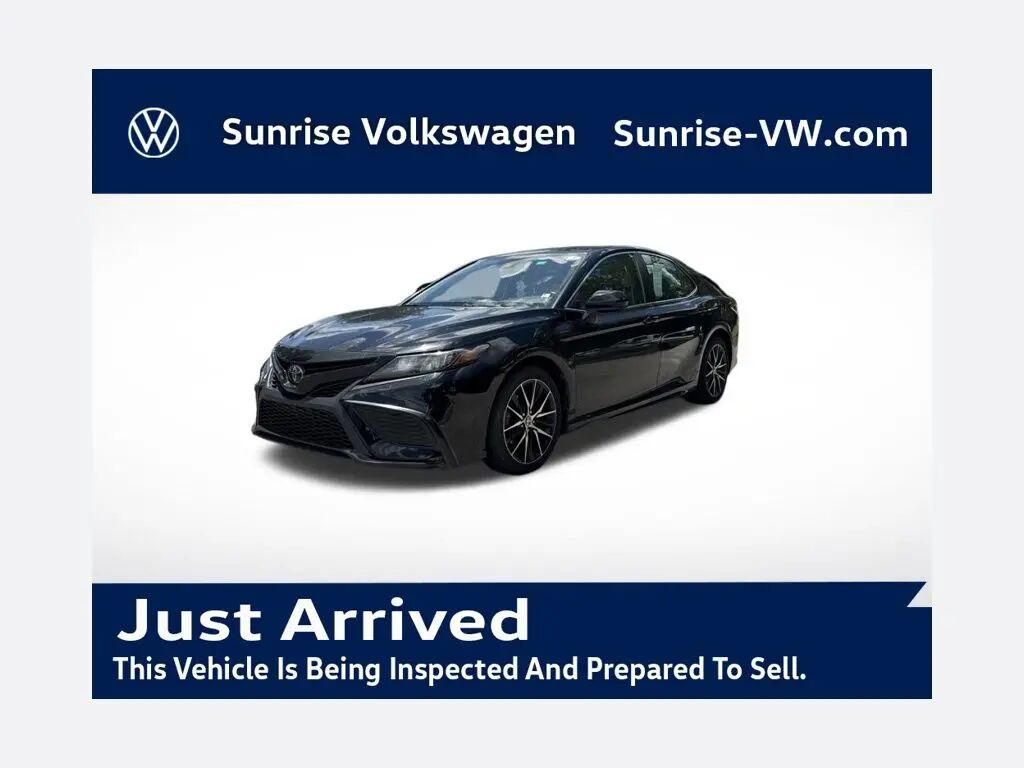 2021 Toyota Camry SE — photo 1 of 13