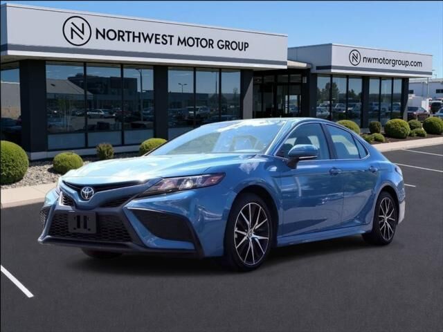 2024 Toyota Camry SE — photo 1 of 13