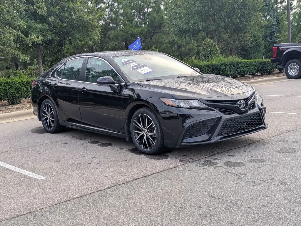 2024 Toyota Camry SE — photo 1 of 13