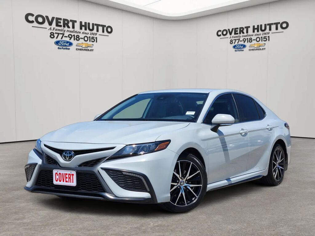 2024 Toyota Camry SE — photo 1 of 13