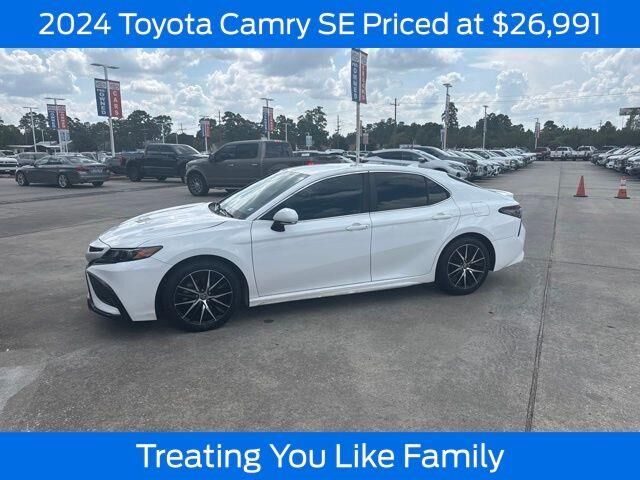 2024 Toyota Camry SE