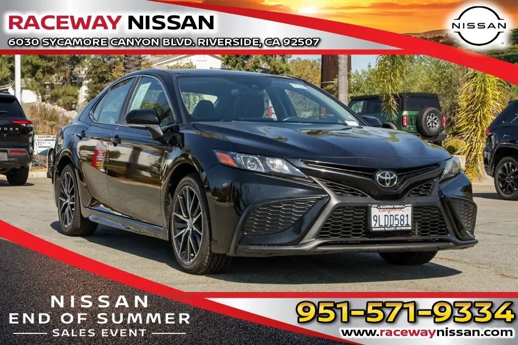 2024 Toyota Camry SE — photo 1 of 13