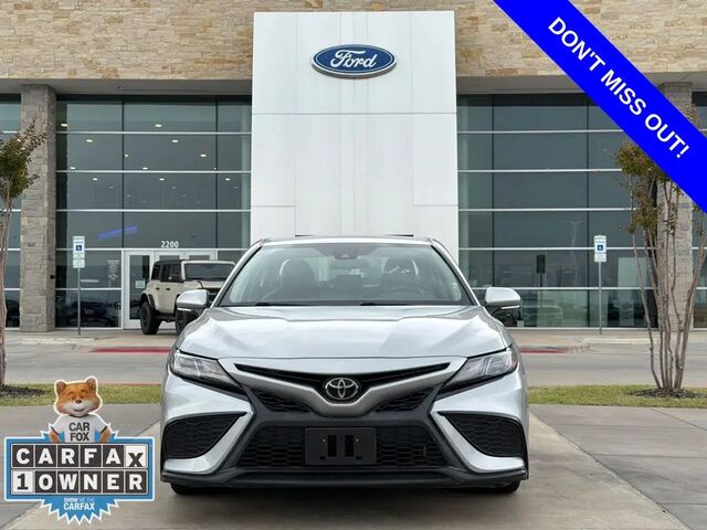 2022 Toyota Camry SE