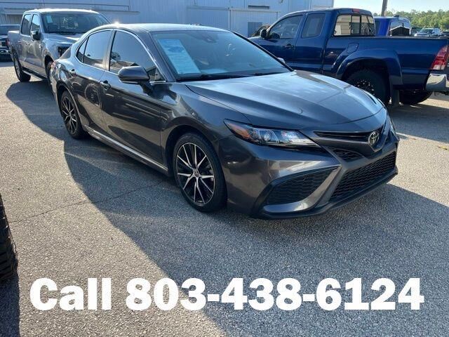 2022 Toyota Camry SE — photo 1 of 5