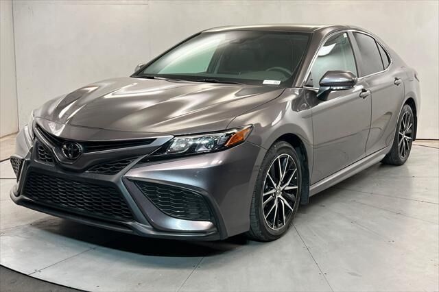 2024 Toyota Camry SE — photo 1 of 13