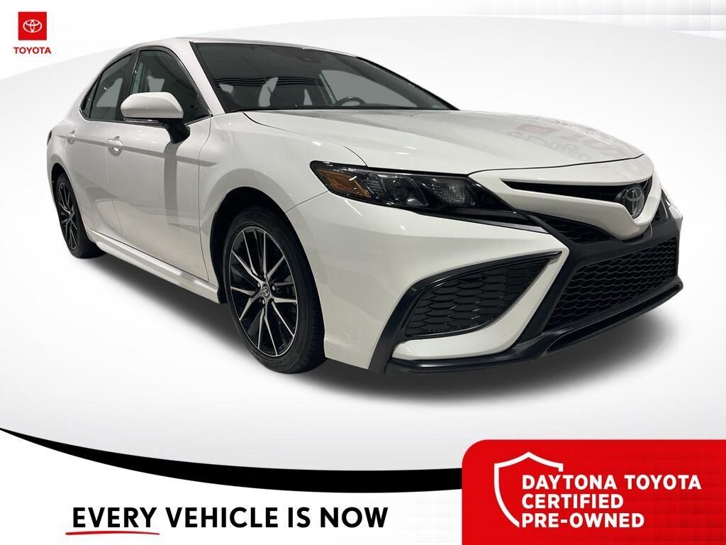 2024 Toyota Camry SE — photo 1 of 10
