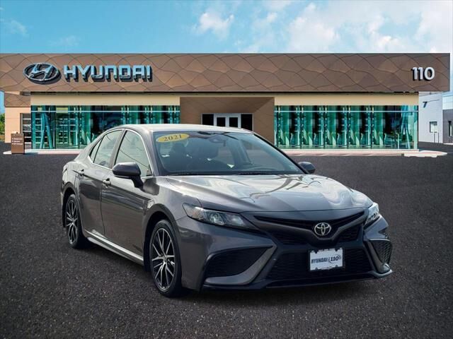 2021 Toyota Camry SE — photo 1 of 13