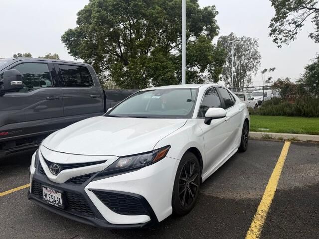 2021 Toyota Camry SE