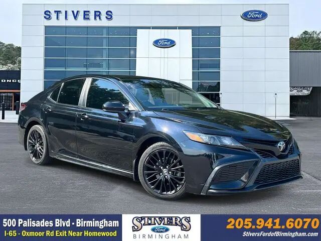 2021 Toyota Camry SE — photo 1 of 13