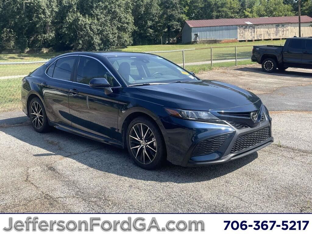 2021 Toyota Camry SE — photo 1 of 1