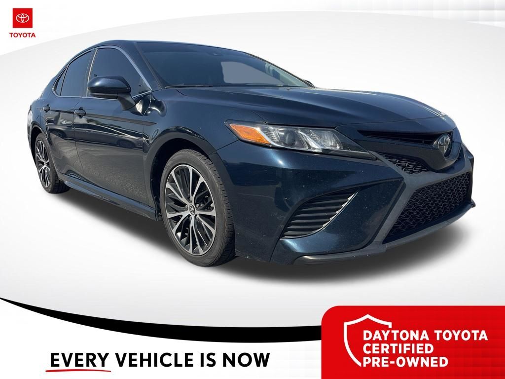 2020 Toyota Camry SE — photo 1 of 9