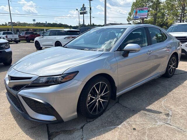 2024 Toyota Camry SE — photo 1 of 2
