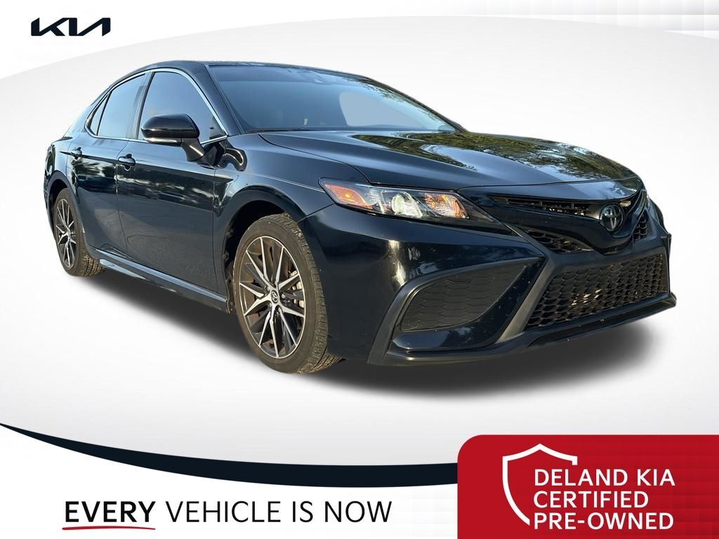 2024 Toyota Camry SE — photo 1 of 10