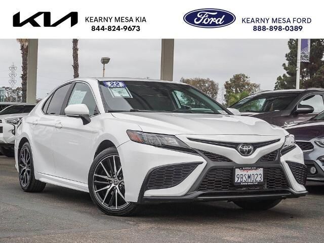 2022 Toyota Camry SE
