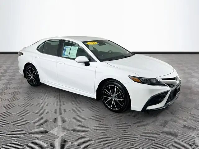 2024 Toyota Camry SE — photo 1 of 13