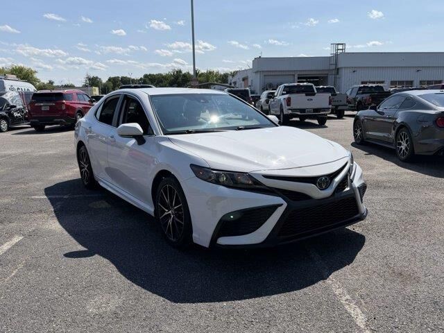 2024 Toyota Camry SE — photo 1 of 1