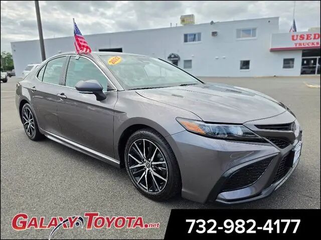 2022 Toyota Camry SE — photo 1 of 10