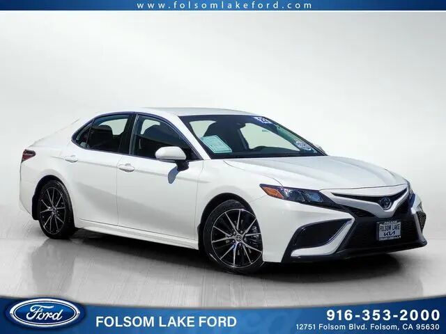 2022 Toyota Camry Hybrid SE